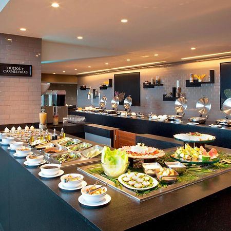 Marriott Tuxtla Gutierrez Hotel Εξωτερικό φωτογραφία A buffet at a hotel