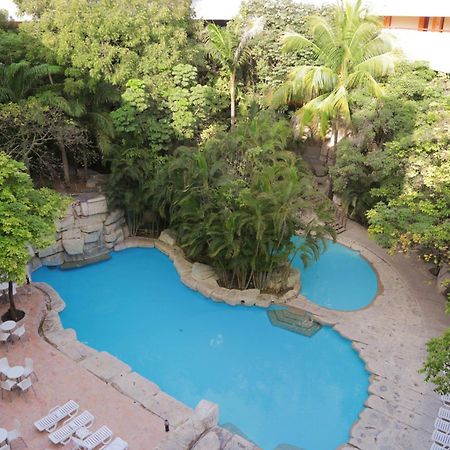 Marriott Tuxtla Gutierrez Hotel Εξωτερικό φωτογραφία The pool at the hotel