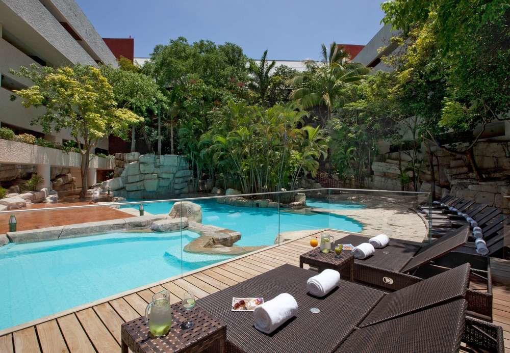 Marriott Tuxtla Gutierrez Hotel Εξωτερικό φωτογραφία The pool at the hotel