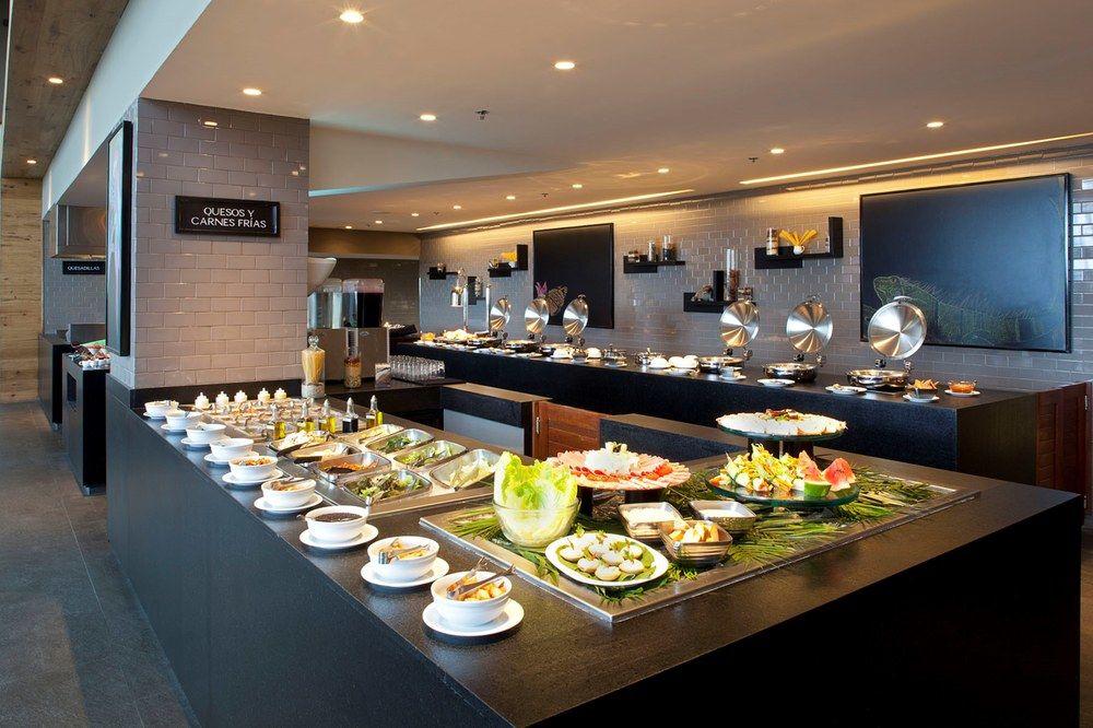 Marriott Tuxtla Gutierrez Hotel Εξωτερικό φωτογραφία A buffet at a hotel