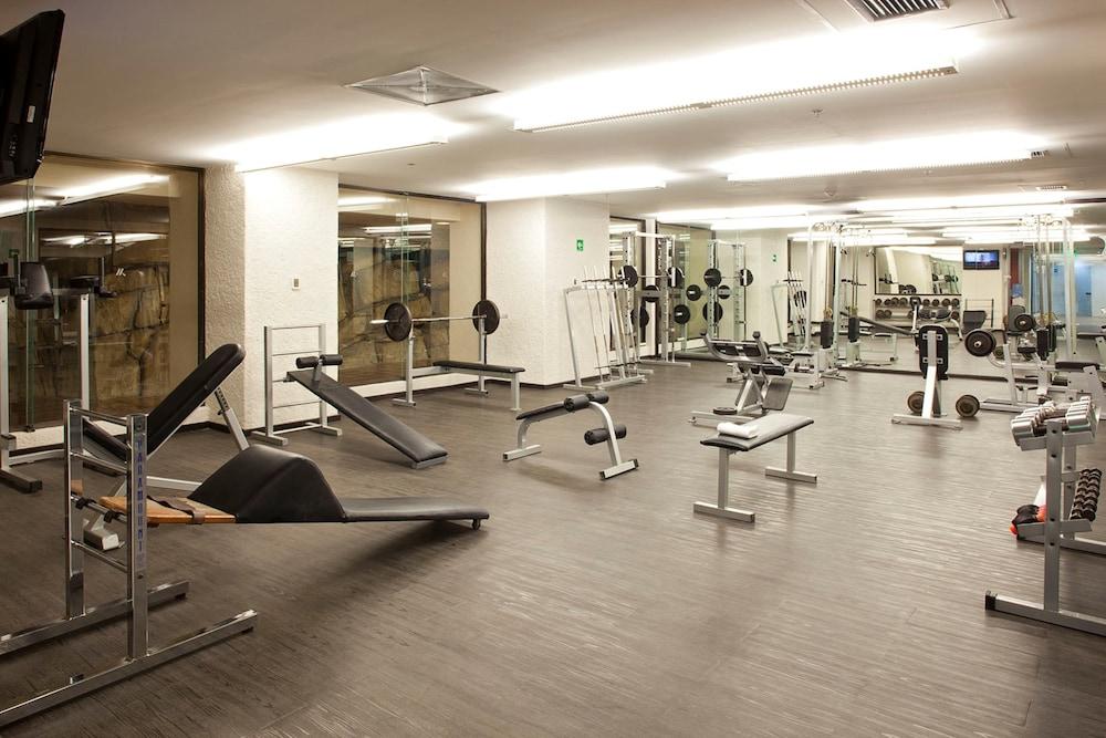 Marriott Tuxtla Gutierrez Hotel Εξωτερικό φωτογραφία A gym in a hotel