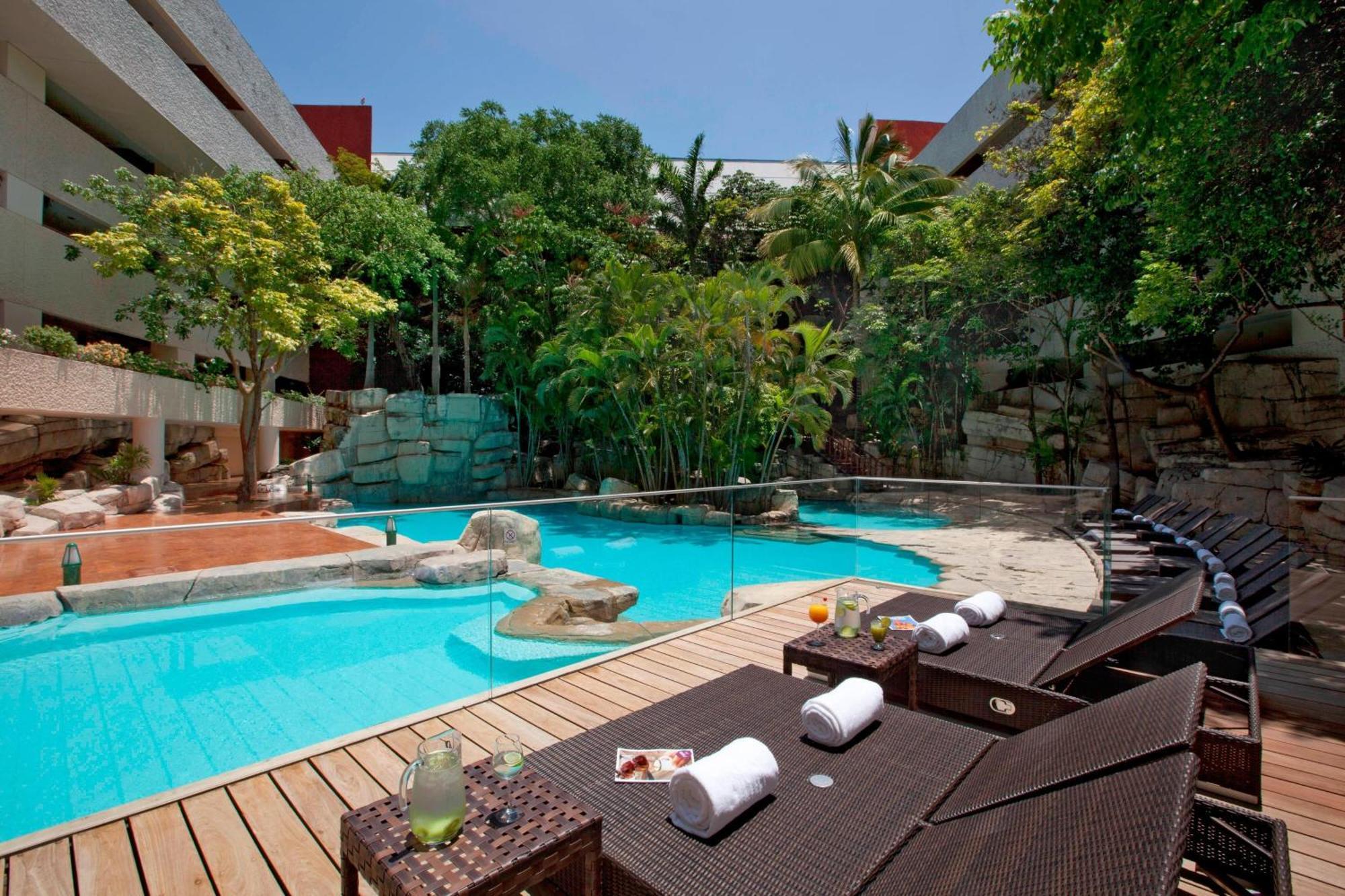 Marriott Tuxtla Gutierrez Hotel Εξωτερικό φωτογραφία The pool at the hotel