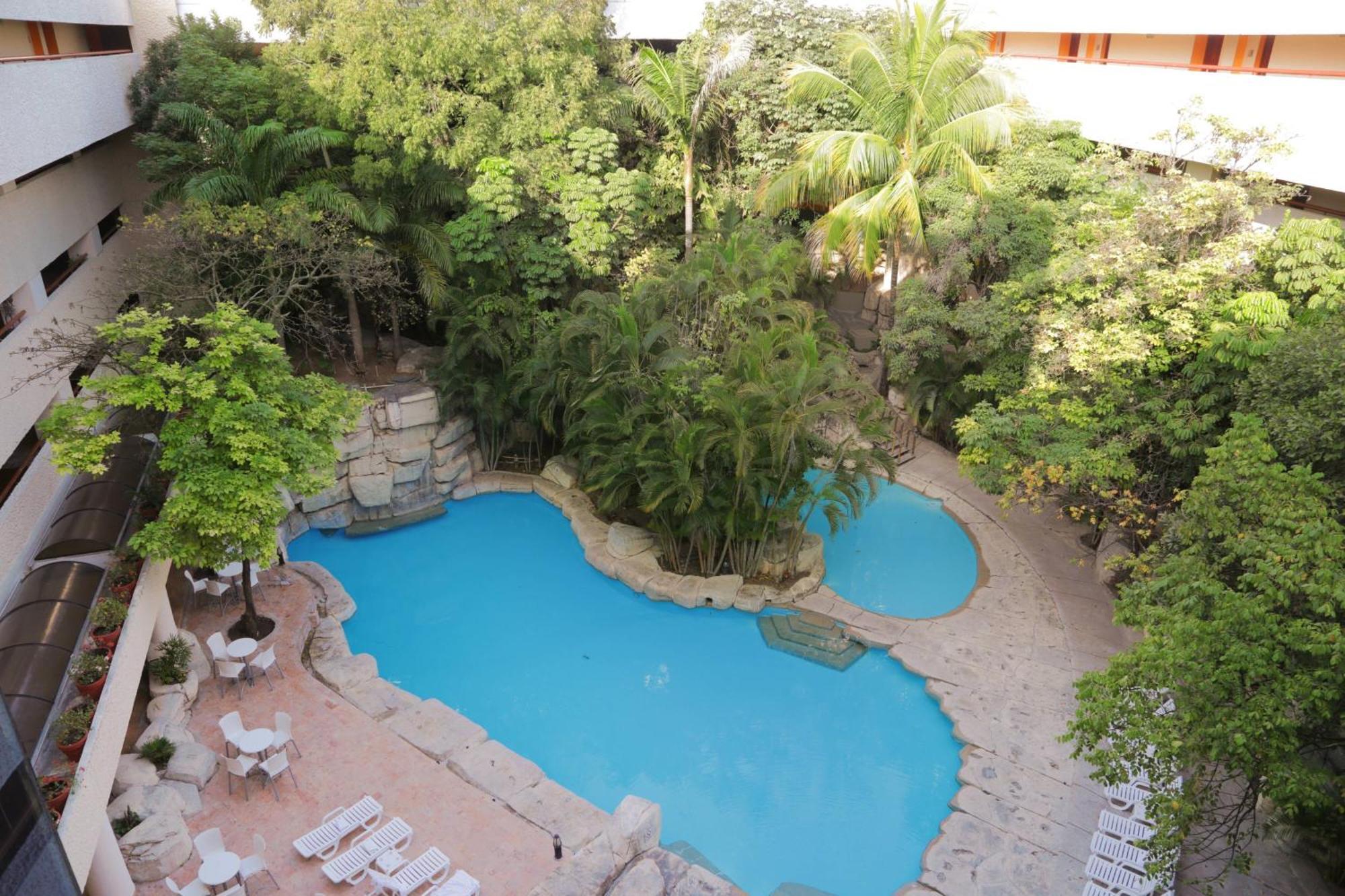 Marriott Tuxtla Gutierrez Hotel Εξωτερικό φωτογραφία The pool at the hotel